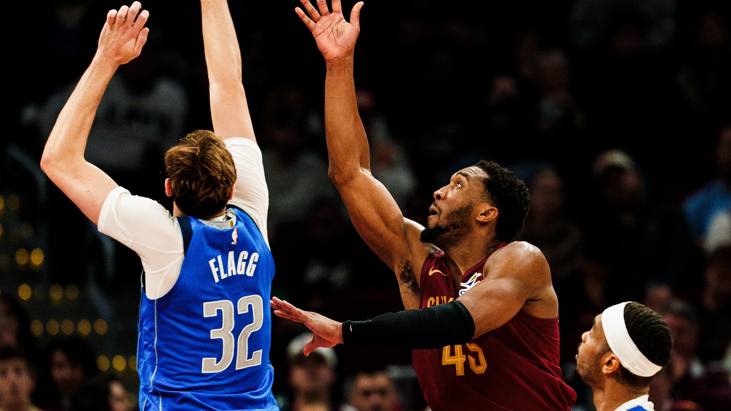 Cavs Set Franchise 3-Point Record in 43-Point Rout of Mavs